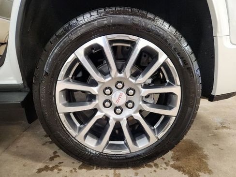 Certified 2023 GMC Acadia Denali w/ Denali Ultimate Package image 26