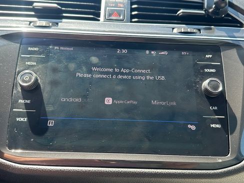 Used 2018 Volkswagen Tiguan SE w/ Panoramic Sunroof Package image 27