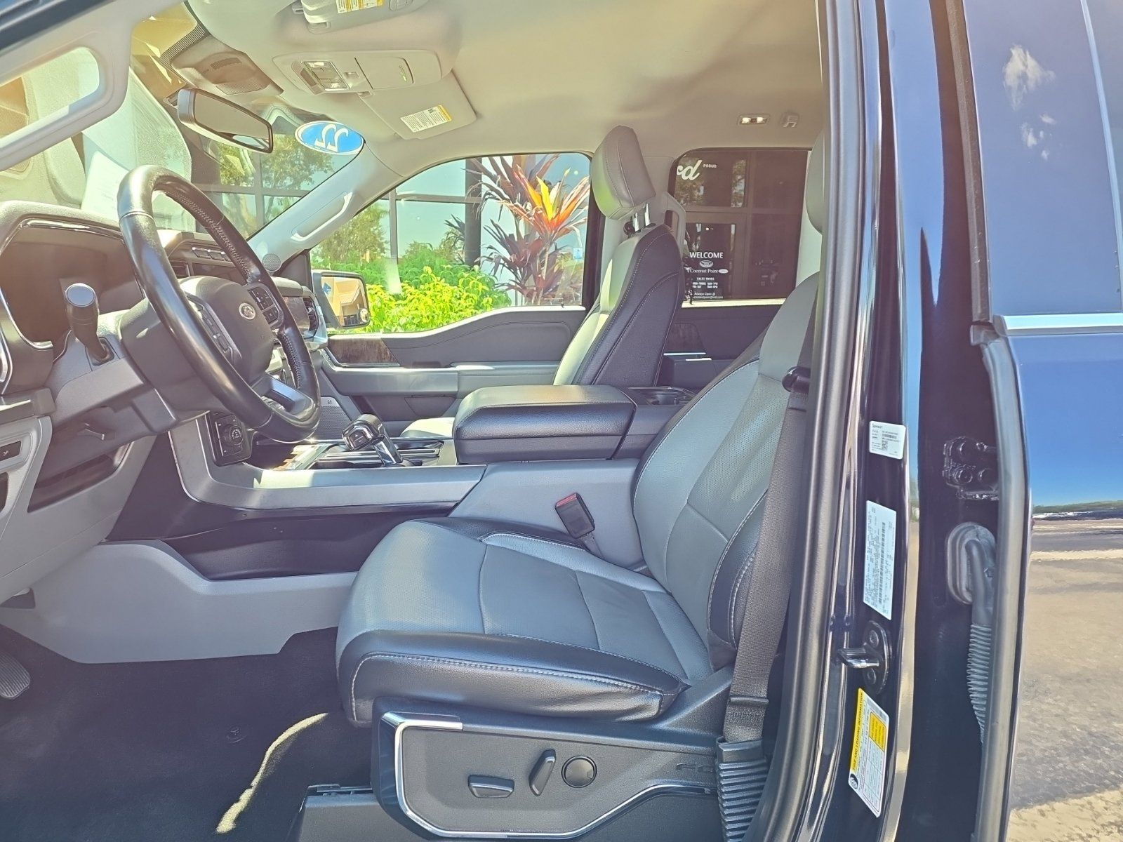 Used 2022 Ford F150 Lariat AWD/4WD image 5