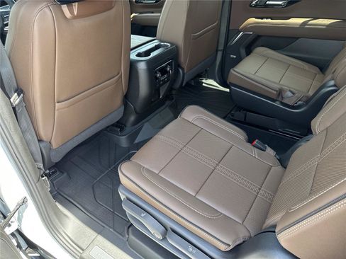 New 2026 Chevrolet Suburban High Country AWD/4WD image 33