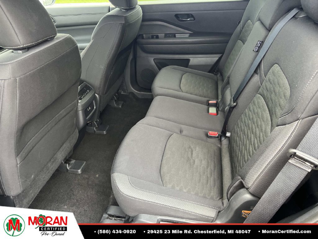 Used 2025 Nissan Pathfinder SV AWD/4WD image 14