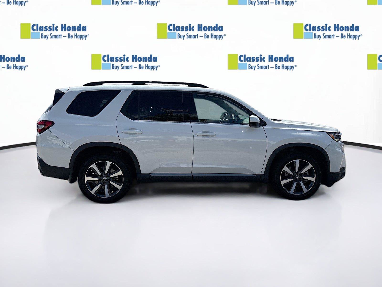 Certified 2024 Honda Pilot Touring image 9