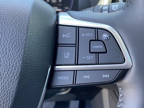 Certified 2026 Toyota Highlander Limited AWD/4WD image 28