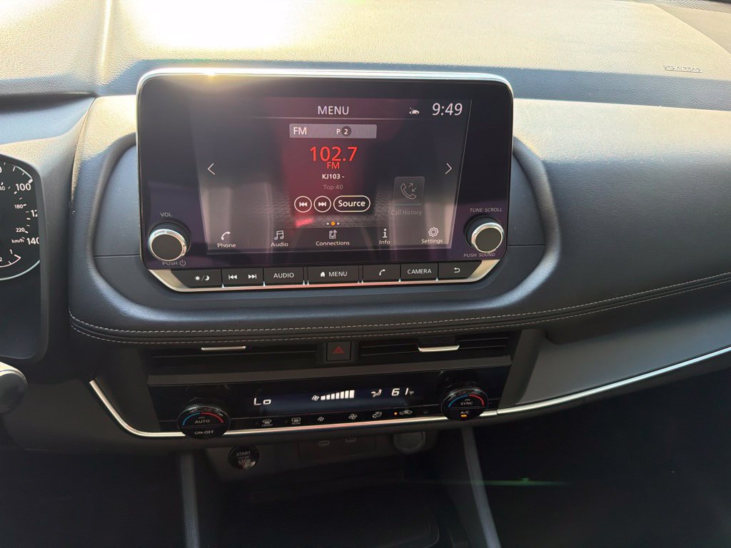 Used 2025 Nissan Rogue SV FWD image 24