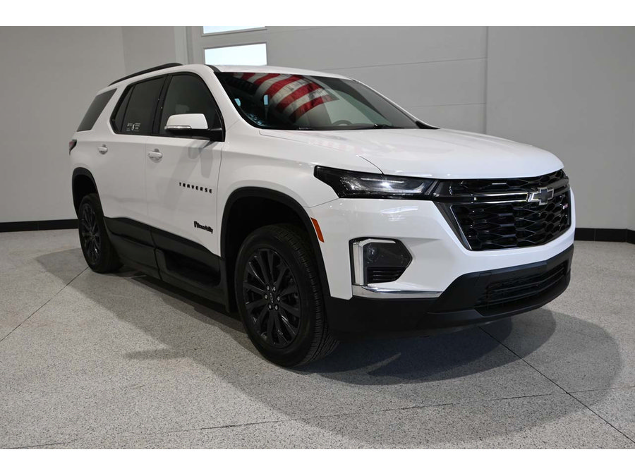 Used 2023 Chevrolet Traverse RS FWD image 3