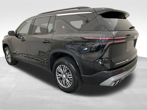 Used 2025 Chevrolet Traverse LT image 3