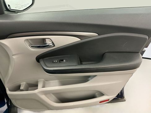 Used 2019 Honda Pilot LX image 33