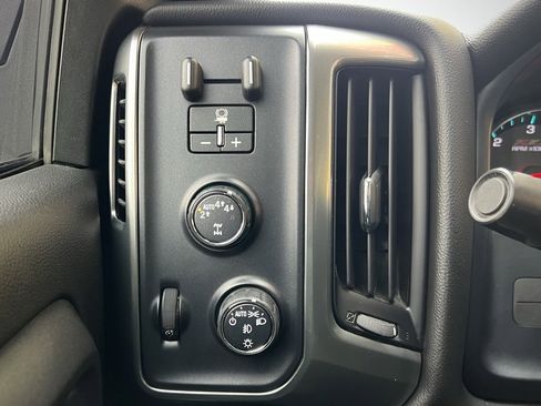 Used 2018 Chevrolet Silverado 1500 LT w/ All Star Edition image 55