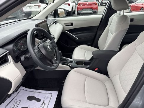 Used 2025 Toyota Corolla Cross L image 26
