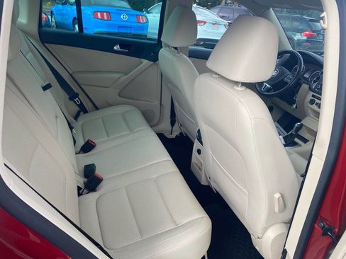 Used 2013 Volkswagen Tiguan SE image 16