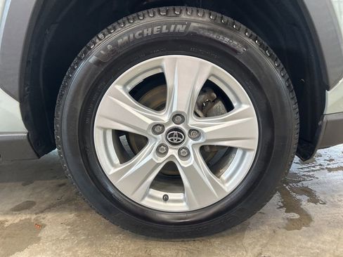 Used 2020 Toyota RAV4 XLE w/ XLE Grade Weather Package AWD/4WD image 22
