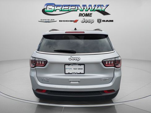 Used 2024 Jeep Compass Latitude AWD/4WD image 6