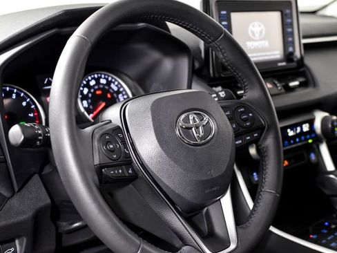 Used 2022 Toyota RAV4 XLE Premium w/ Carpet Mat Package (TMS) AWD/4WD image 21
