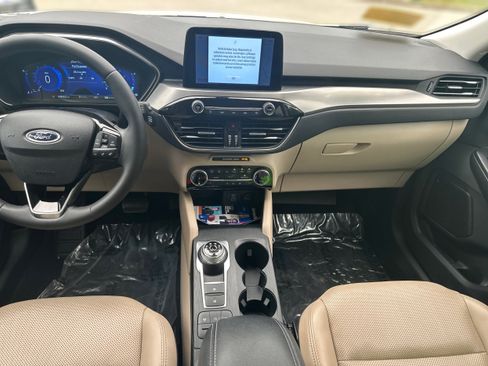 Used 2022 Ford Escape Titanium AWD/4WD image 18