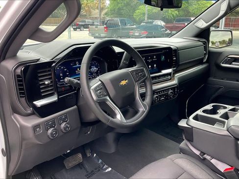 Used 2024 Chevrolet Silverado 1500 LT image 17