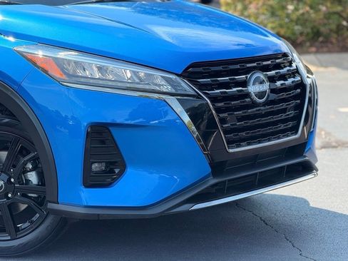 Used 2023 Nissan Kicks SR w/ SR Premium Package FWD image 5
