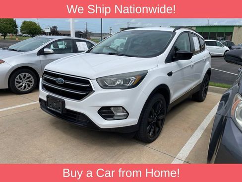 Used 2017 Ford Escape SE w/ Equipment Group 201A AWD/4WD image 2