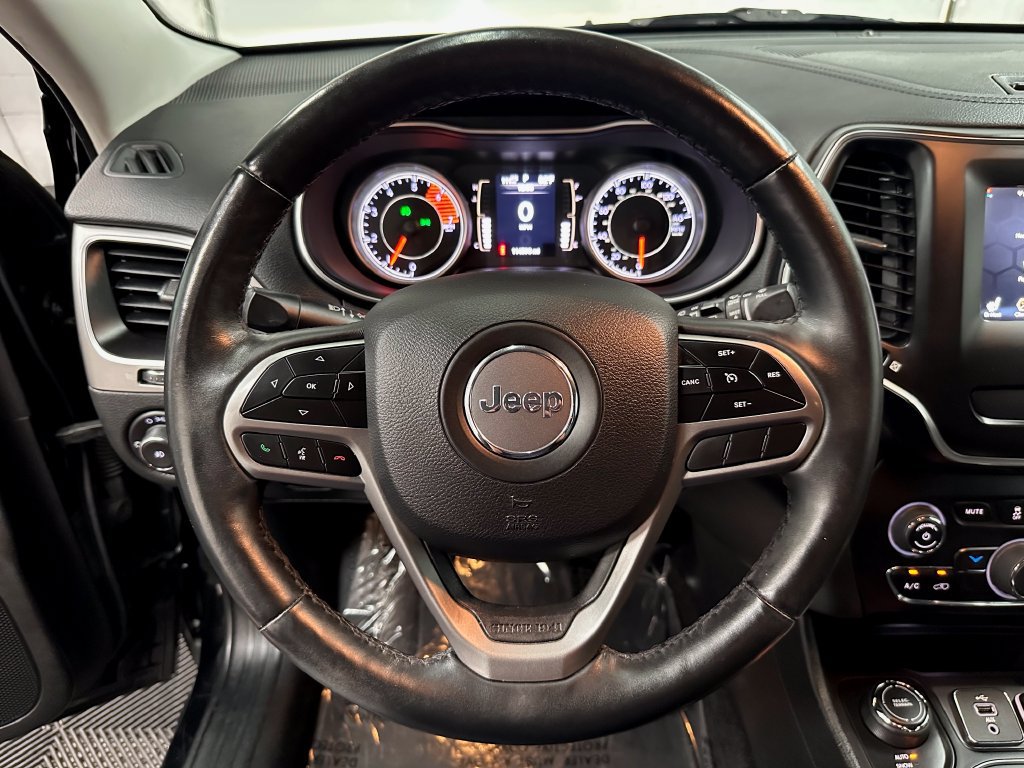 Used 2019 Jeep Cherokee Latitude Plus w/ Cold Weather Group AWD/4WD image 14