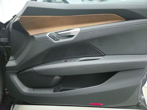 Used 2022 Audi e-tron GT Premium Plus image 31