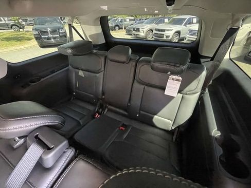Certified 2025 Ford Expedition Max Platinum w/ Driver's Package AWD/4WD image 19