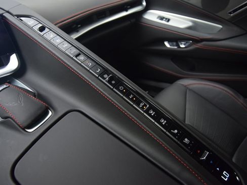 Used 2023 Chevrolet Corvette Stingray Premium Cpe w/ Z51 Performance Package RWD image 32