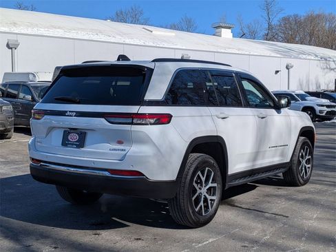 Certified 2024 Jeep Grand Cherokee Limited image 3