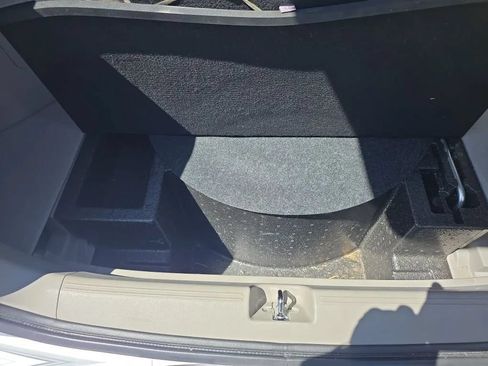 Used 2011 Honda Insight EX image 29