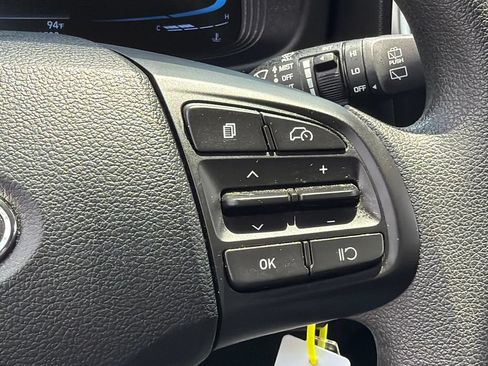 Used 2025 Hyundai Venue SE FWD image 25