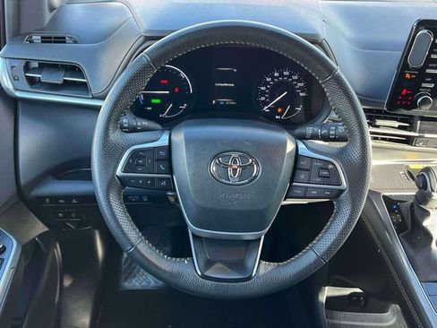 Certified 2024 Toyota Sienna XLE Woodland Edition AWD/4WD image 19