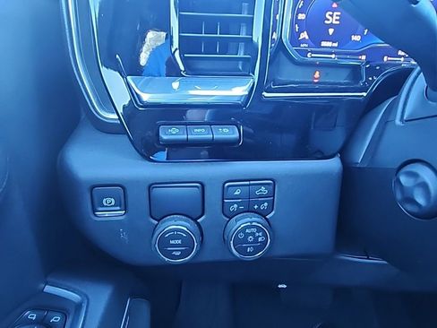 Used 2025 Chevrolet Silverado 1500 High Country w/ Technology Package RWD image 28