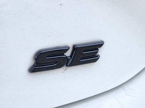 Used 2025 Toyota Camry SE w/ Convenience Package FWD image 13