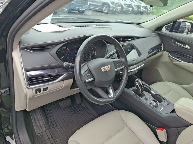 Certified 2023 Cadillac XT4 Luxury w/ Cold Weather Package AWD/4WD image 10