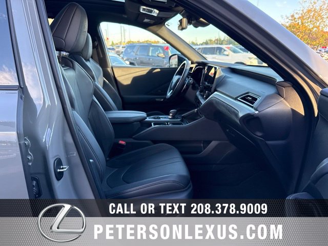 Used 2025 Lexus TX 500h AWD w/ Technology Package image 13