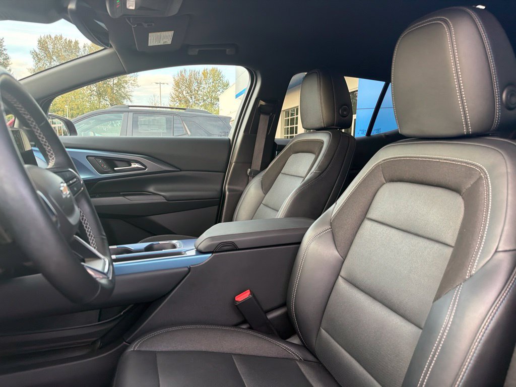 Used 2024 Chevrolet Equinox EV LT FWD image 11