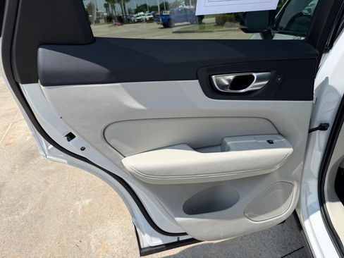 Used 2024 Volvo XC60 B5 Core AWD/4WD image 14