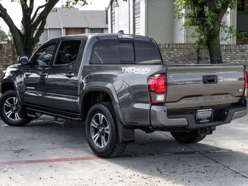 Used 2019 Toyota Tacoma TRD Sport w/ Technology Package image 19