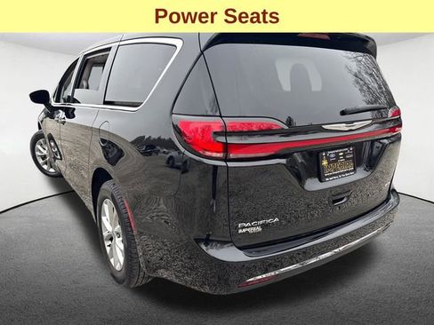 Used 2024 Chrysler Pacifica Touring-L AWD/4WD image 10