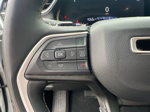 Used 2024 Jeep Grand Cherokee Altitude RWD image 21