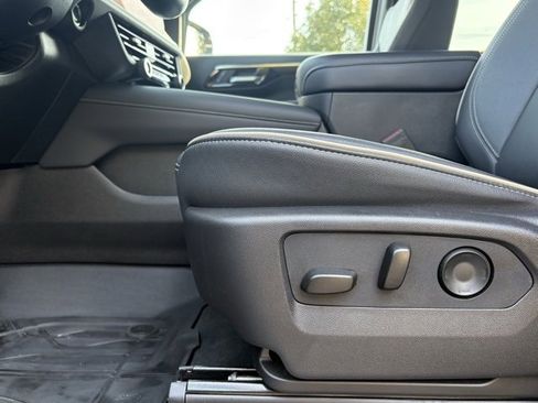 Certified 2025 Chevrolet Suburban Premier image 31