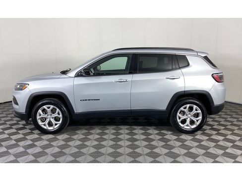 Used 2024 Jeep Compass Latitude image 15