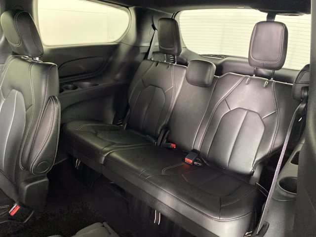 Used 2026 Chrysler Pacifica Select FWD image 32
