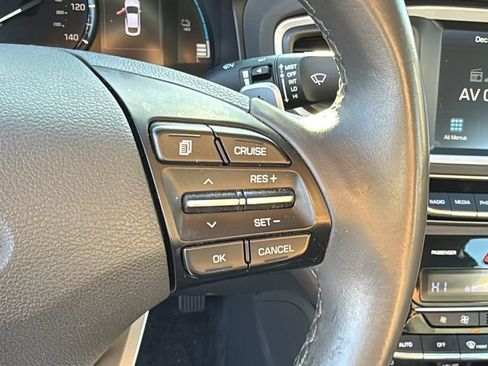 Used 2019 Hyundai Ioniq Plug-In Hybrid image 21