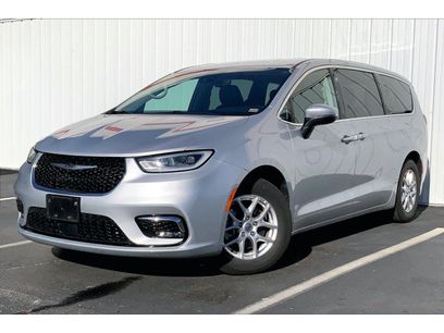 Used 2023 Chrysler Pacifica Touring-L