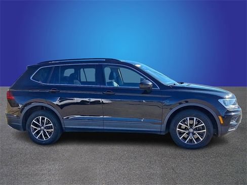 Used 2019 Volkswagen Tiguan SE w/ Panoramic Sunroof Package image 4