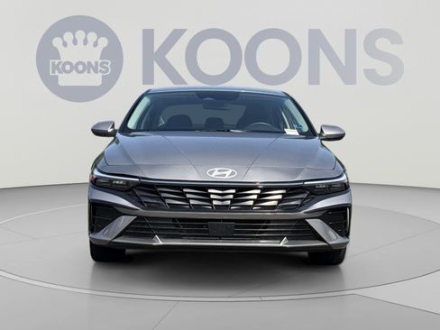 Certified 2025 Hyundai Elantra SEL FWD image 11