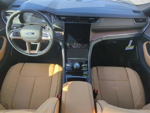 New 2025 Jeep Grand Cherokee Summit image 11