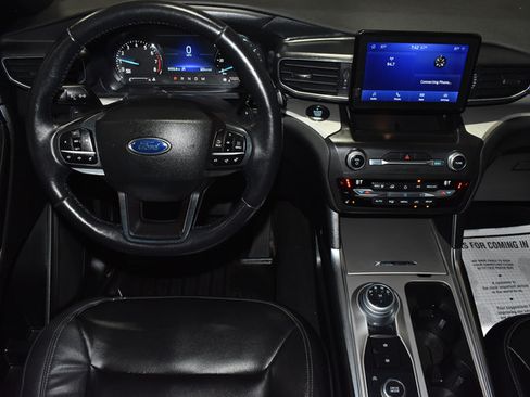 Used 2020 Ford Explorer XLT w/ Equipment Group 202A AWD/4WD image 32