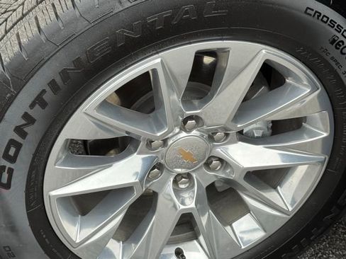 Used 2025 Chevrolet Suburban Premier image 12