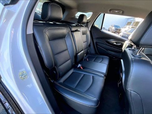 Used 2024 GMC Terrain SLT image 24