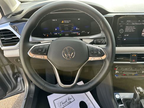 Used 2025 Volkswagen Taos SE image 22